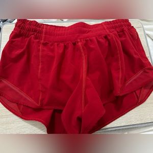 Lulu lemon hotty hot shorts dark red 2.5 in low rise